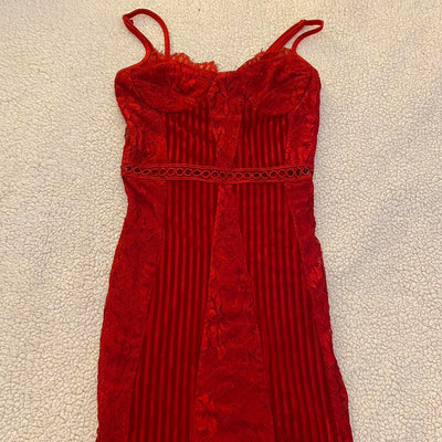 PrettyLittleThing Women's burgundy red Dresses